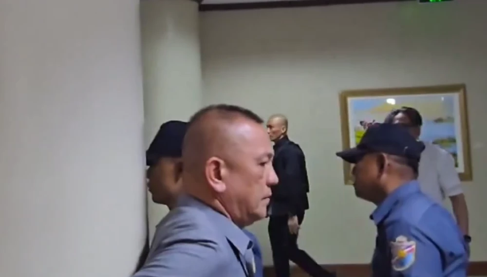 Стрелба и блокада в Сената на Филипините