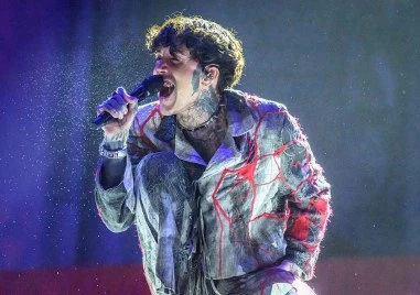 Фронтменът на Bring Me the Horizon със сътресение, след като фен го удари с телефон