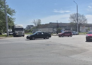 Заради преасфалтиране: Ограничават движението в района на възлово кръстовище в Пловдив