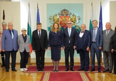 Йотова отличи дейци на културата и образованието с Почетния знак на президента, сред тях и пловдивчанка