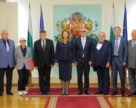 Йотова отличи дейци на културата и образованието с Почетния знак на президента, сред тях и пловдивчанка
