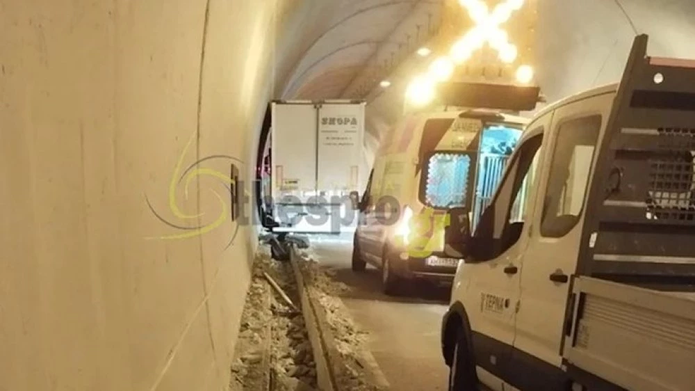 Пиян български тираджия помете 50 метра от тунел в Гърция и опита да избяга