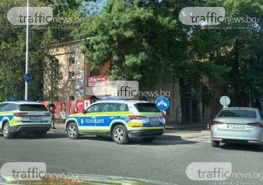 Автомобил удари мъж с електрическа тротинетка на Водната палата