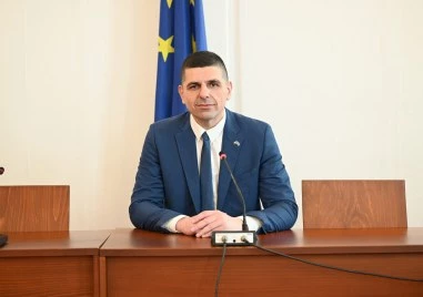Депутатът Ивайло Мирчев е бил нападнат след спор за паркиране