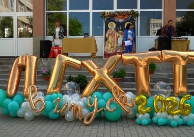 Последен училищен звънец за 12-класниците от Професионалната гимназия по хранителни технологии и техника