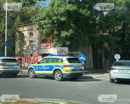 Автомобил удари мъж с електрическа тротинетка на Водната палата