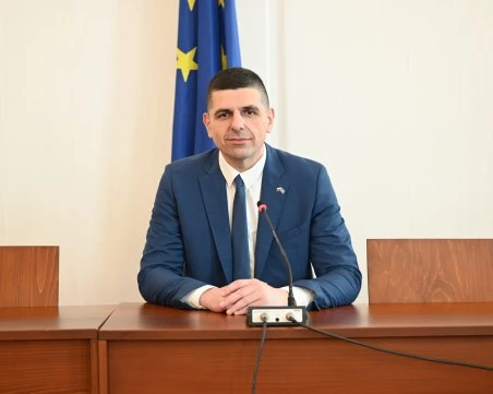 Депутатът Ивайло Мирчев е бил нападнат след спор за паркиране