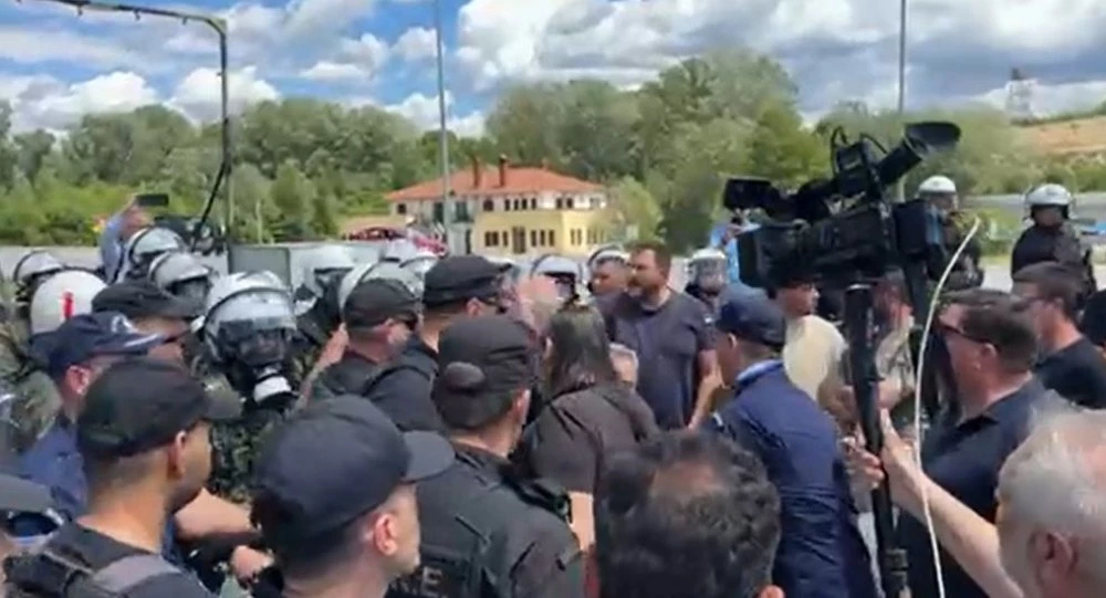 Напрежение на Кулата: Полицаи използваха сълзотворен газ срещу гръцки фермери