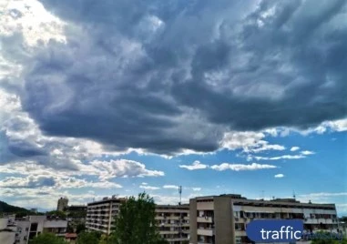 Топло време с разкъсана облачност очаква Пловдив днес