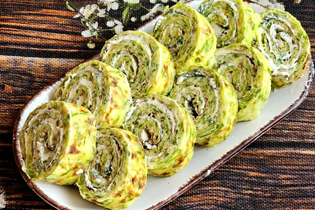 Лятна вкусотия: Руло от тиквички с неустоима плънка
