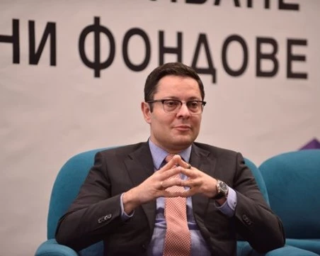 Правителството разработва пакет от 15 мерки във връзка с поскъпването на горивата