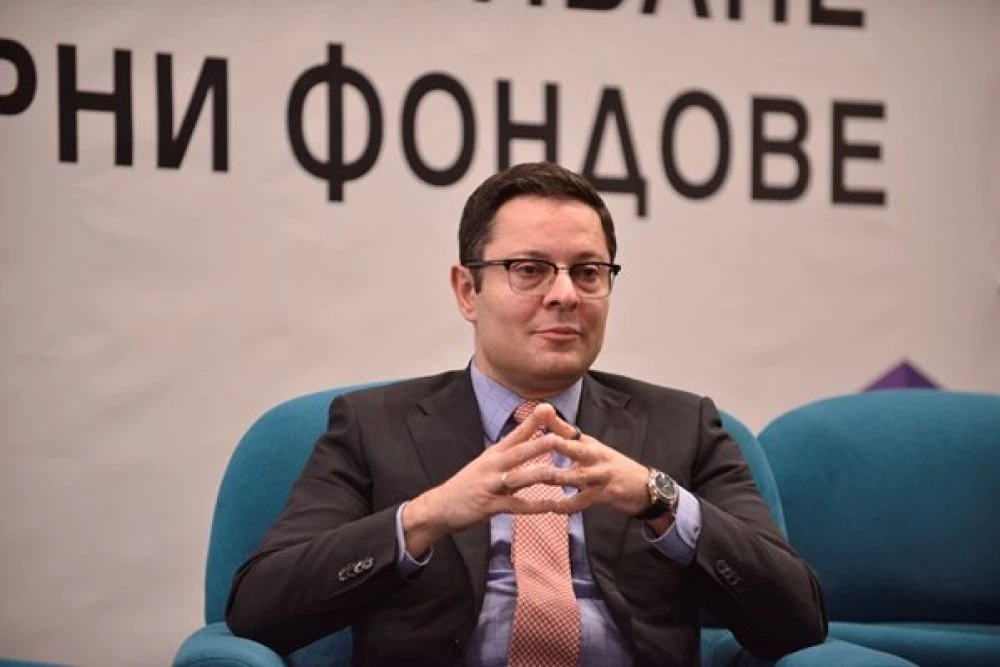 Правителството разработва пакет от 15 мерки във връзка с поскъпването на горивата