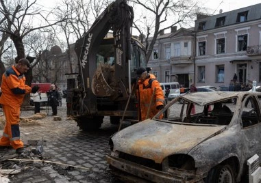 Нощна атака с дронове срещу Одеса, двама са ранени