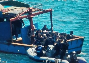 Задържаха край Резово 15 мигранти, сред които бременна и деца