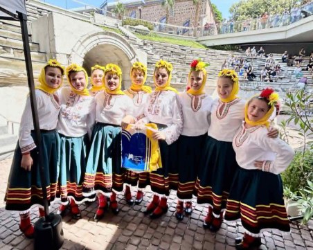 Два дни фолклор, танци и детски усмивки на фестивала „Традиции и памет