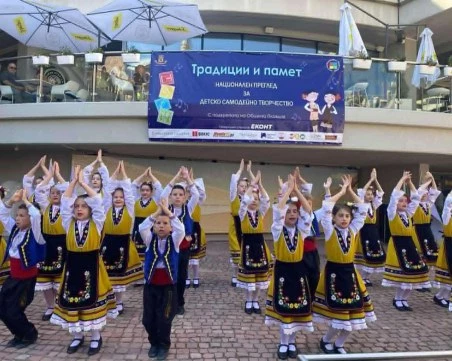 Два дни фолклор, танци и детски усмивки на фестивала „Традиции и памет
