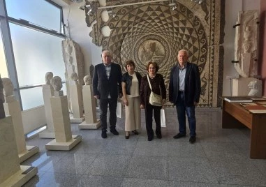 Почит за дарителите: Археологическият музей награди Елена Кесякова, Павлина Илиева и Румен Манов