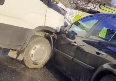 Жена пострада при катастрофа между кола и камион в Стамболийски