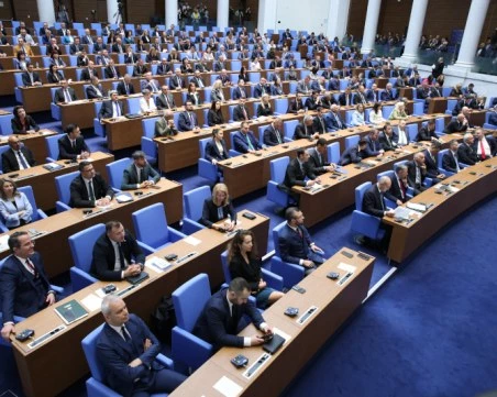 Дебатът за новия Правилник на Народното събрание: Гледни точки на управляващи и опозиция