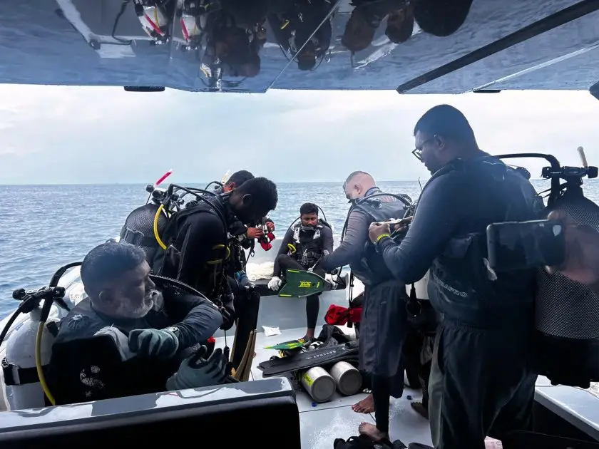 Извадиха телата на двама от италианските водолази, загинали на Малдивите