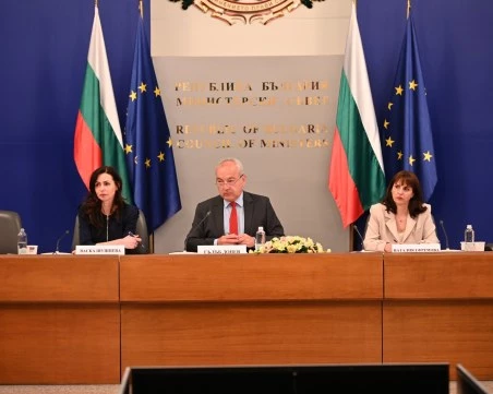 Министър Ефремова: От 1 юли минималната пенсия ще се увеличи на 347,51 евро