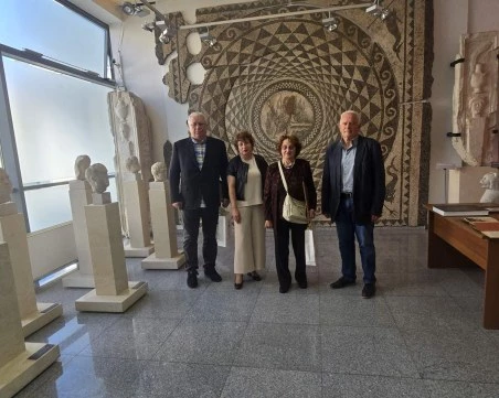 Почит за дарителите: Археологическият музей награди Елена Кесякова, Павлина Илиева и Румен Манов