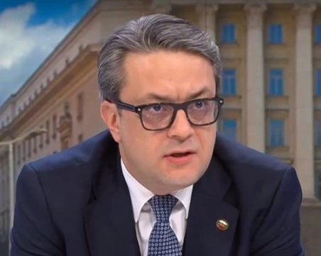 Тома Биков: Новите правила рискуват да превърнат парламента в гумен печат на Радев