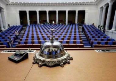 Депутатите гледат три законопроекта за промени в НПК