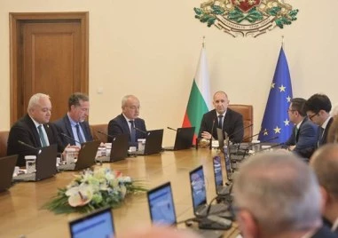 Радев говорил с Тръмп по телефона, поискал отпадане на визите