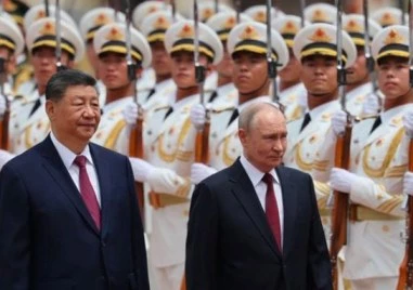 Си Цзинпин посрещна Путин с почетна гвардия