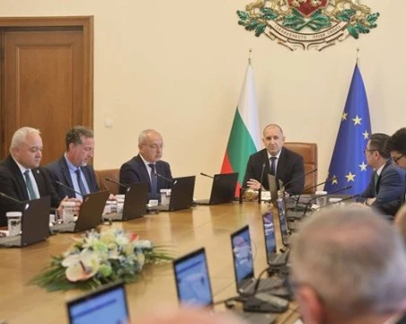 Радев говорил с Тръмп по телефона, поискал отпадане на визите