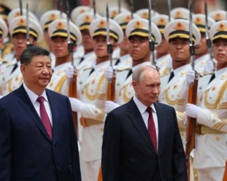 Си Цзинпин посрещна Путин с почетна гвардия