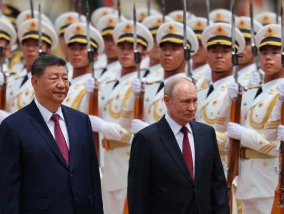 Си Цзинпин посрещна Путин с почетна гвардия