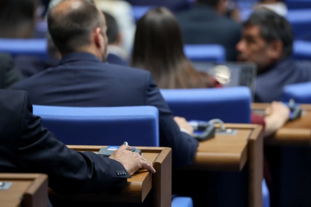 Заглушава ли се опозицията в парламента? ПБ и останалите партии в челен сблъсък