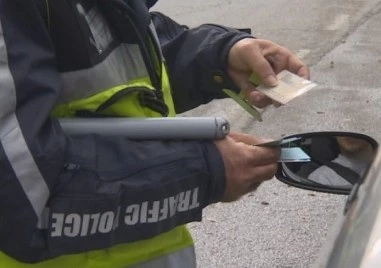 Пиян шофьор се опита да подкупи полицаи от Първомай, хвърли им 50 евро в патрулката