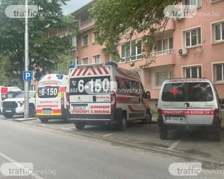 Частна спешна помощ превръща обществени паркоместа в свой постоянен паркинг, живущи недоволстват