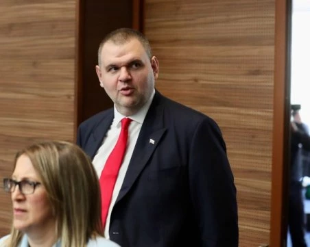 Пеевски: Провалени политици от ДБ фабрикуват лъжи - сезирам прокуратурата