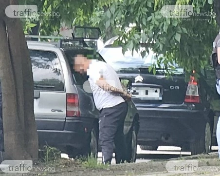 Показен арест в Пловдив, маскирани полицаи задържаха мъж сред акция