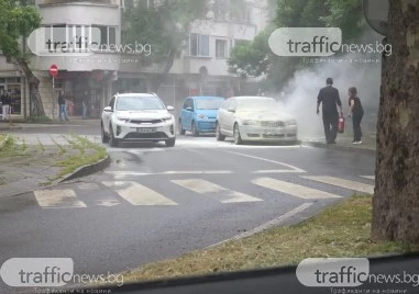 Кола пламна в движение до Второ районно в Пловдив