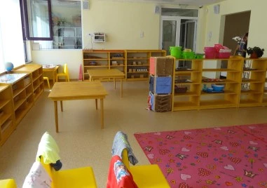 Обир по време на тържество в детска градина: Апаш се представи за родител, претараши чанти на учителки