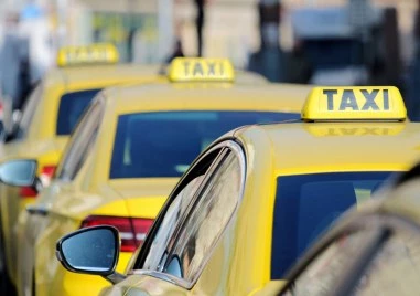 Такситата искат да са в буслентата, но само когато са с клиент