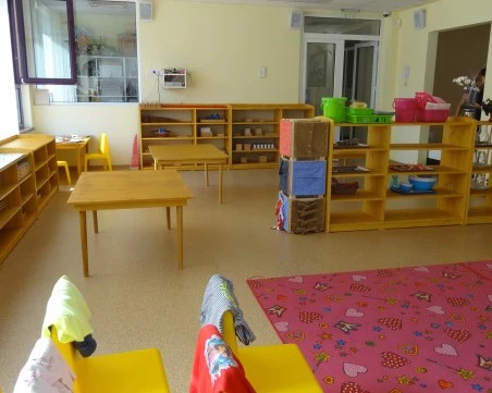 Обир по време на тържество в детска градина: Апаш се представи за родител, претараши чанти на учителки