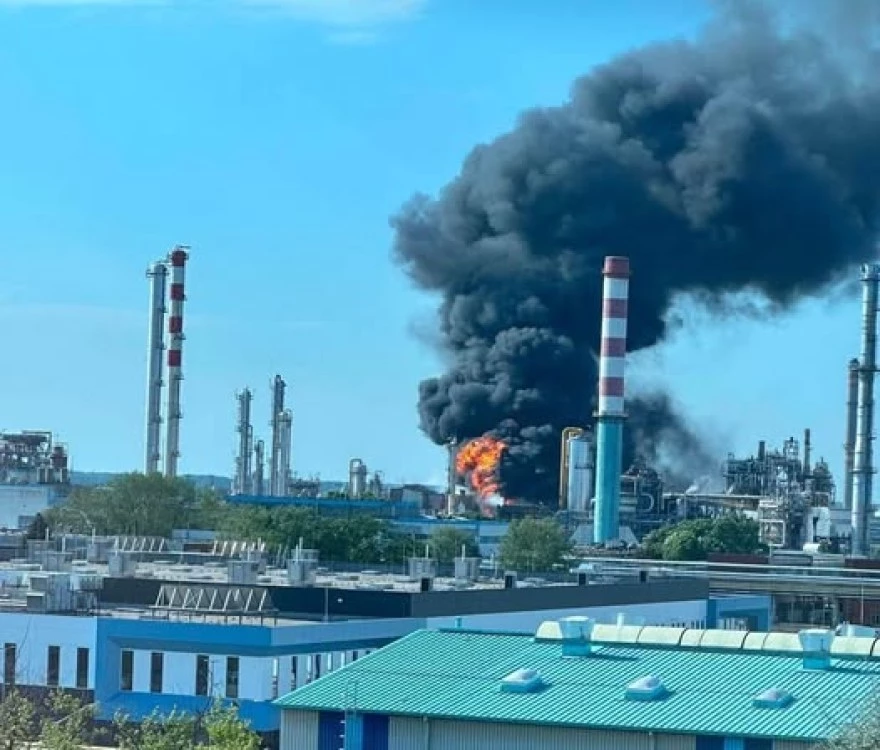 Мощна експлозия в нефтохимически завод в Унгария, има жертва и ранени