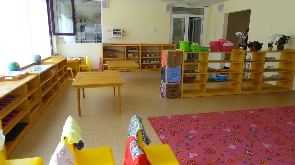 Обир по време на тържество в детска градина: Апаш се представи за родител, претараши чанти на учителки