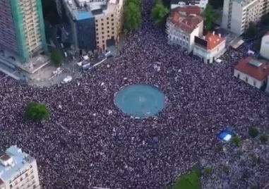 Хиляди се събраха на антиправителствен протест в центъра на Белград