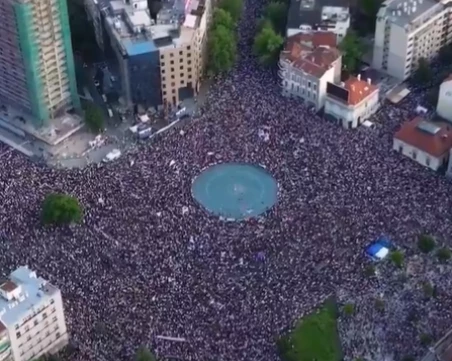Хиляди се събраха на антиправителствен протест в центъра на Белград