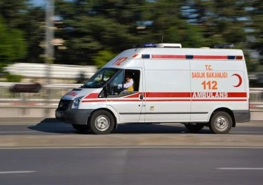 Близо 50 ранени при катастрофа на туристически автобус в Турция