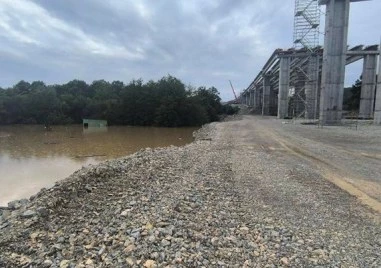 Министър Пулев за водното бедствие: Няма опасност за хората, имотите им и критичната инфраструктура