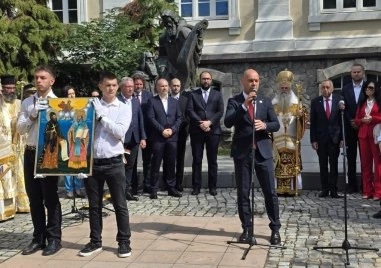 Пловдив отбеляза 24 май с многолюдно празнично шествие по Главната улица