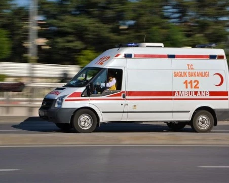 Близо 50 ранени при катастрофа на туристически автобус в Турция